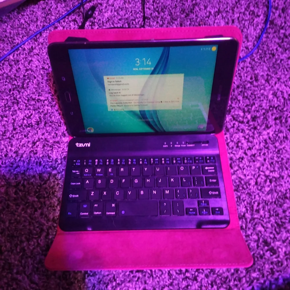 Samsung I pad with keyboard and case.